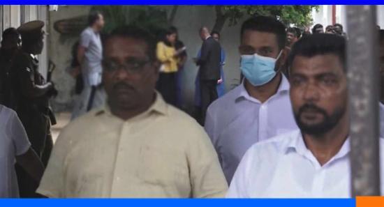 ඇප ලැබුණු චරිත් ගෙදර යයි...